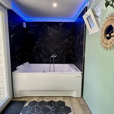 Favières Terre & Mer'Veilles 2, Appartement Avec Spa Pour 2 Personnes מראה חיצוני תמונה